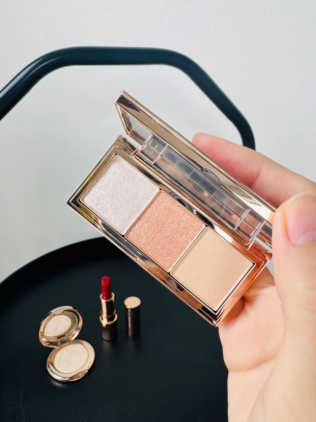 ポール＆ジョーのクリスマスコフレ2025、001 フラッパードレスのアイカラーパレット