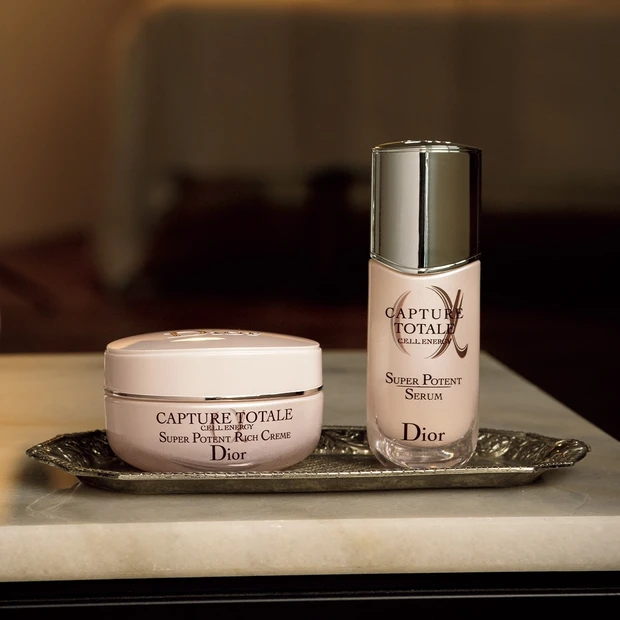 夜の間に、肌は変わる【ディオール カプチュール トータル】希望の朝を連れ…
