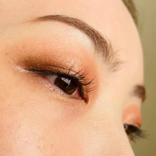 muiceのシャインリキッドハイライターの使用イメージ