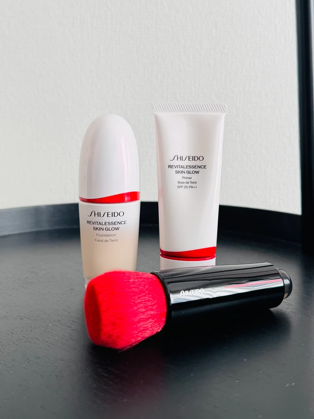 SHISEIDOの美容液ファンデ、プライマー、ブラシ