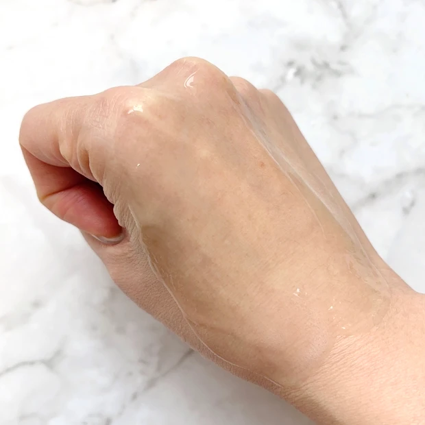 キュレル 泡ジェル洗顔料の泡を手に塗ってジェルにした状態