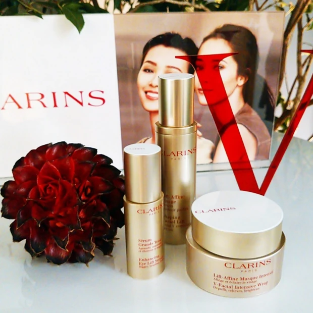 【クラランス動画】効果をより実感できるコツ！6月17日リニューアル発売Vシリーズ、アイセラム＆マスク簡単メソッド紹介。