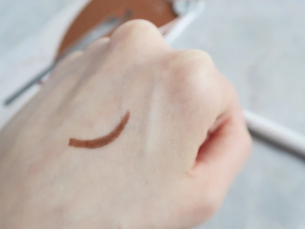 シナモンブラウン