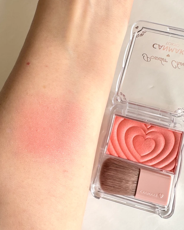 マキア オッス!推しコス キャンメイク パウダーチークス スウォッチ