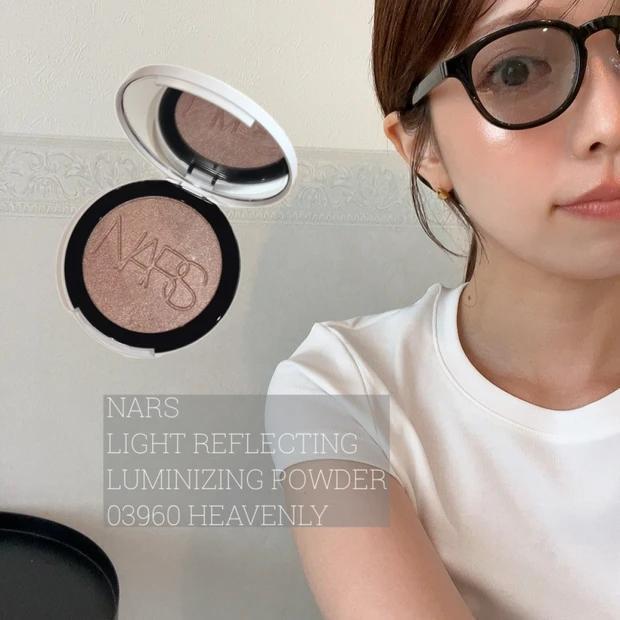 【2025年新作ハイライト】NARS「ライトリフレクティング ルミナイジングパウダー」使ってみた！人気の理由や口コミも紹介