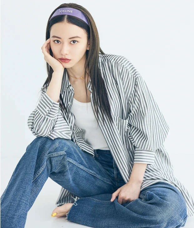 山本舞香さんも胸アツ♡ 大人にこそおすすめセリーヌのヘッドバンドならつけるだけでオシャレ度UP