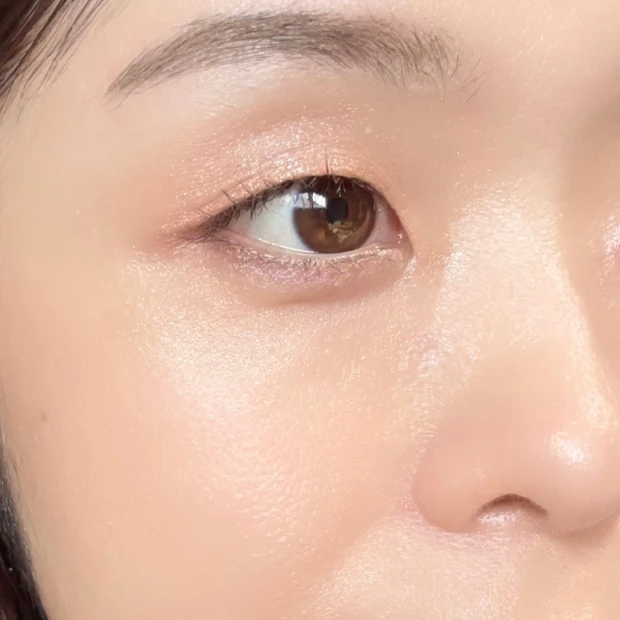 RMK グロウ イルミネーターのメイク例