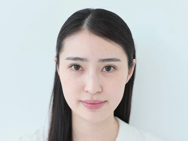 【Y3Kメイク】のやり方をGYUTAE(ギュテ)さんが解説。「攻め」だけで終わらない究極テクニック_3