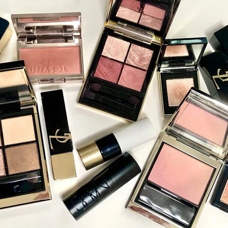 アイシャドウ チーク リップ