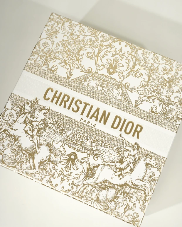 Diorノベルティ情報】ホリデーの限定BOXやプラチナ会員限定ノベルティ Diorノベルティ情報】ホリデーの限定BOXやプラチナ会員限定ノベルティ