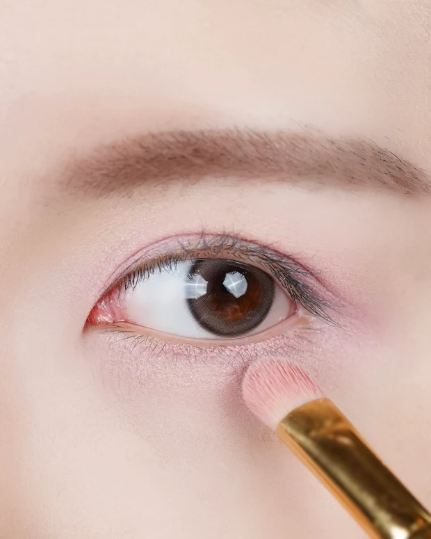 アイメイクの手順３