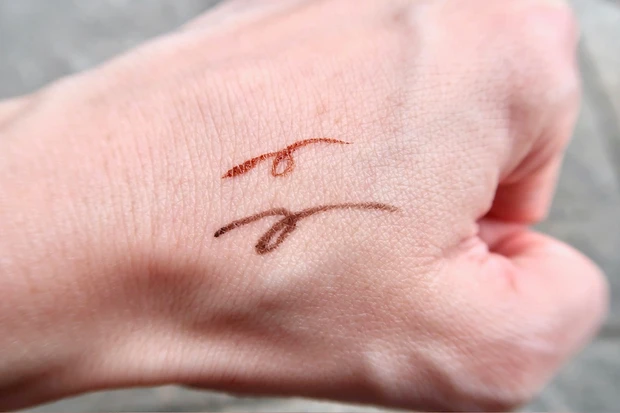 キャンメイク クリーミータッチライナーとリキッドライナーの比較