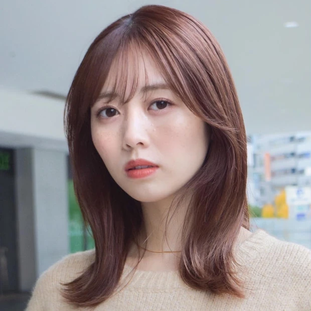 ミディアム　髪型　ヘア　ヘアスタイル　大人　前髪あり　30代　40代