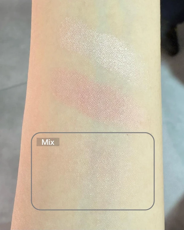 エトヴォス ミネラルプレストチーク スウォッチ