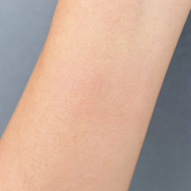 MAQUIAベストコスメ2025下半期 イエベ春 RMKチーク ピュア コンプレクション ブラッシュ 14のスウォッチ