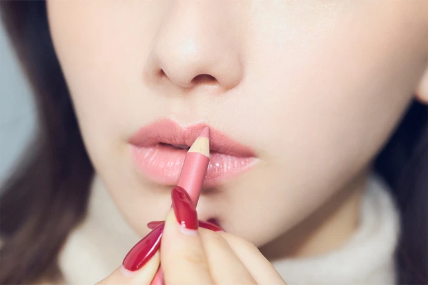 山本舞香のBeauty Script　2024年金運を上げる開運メイク　HOWTO③