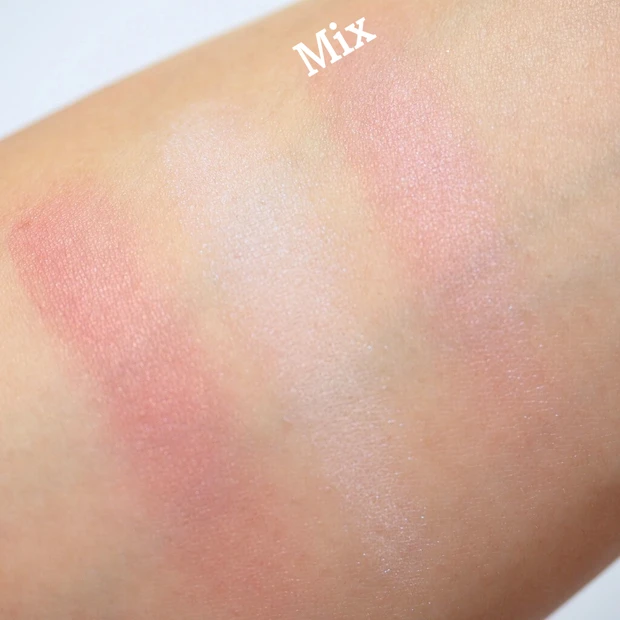 SUQQU「ブラーリングカラーブラッシュ」　透重　スウォッチ