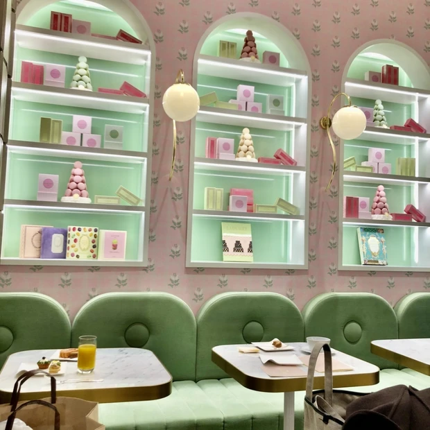 いちょう並木に面したラデュレが渋谷にOPEN!