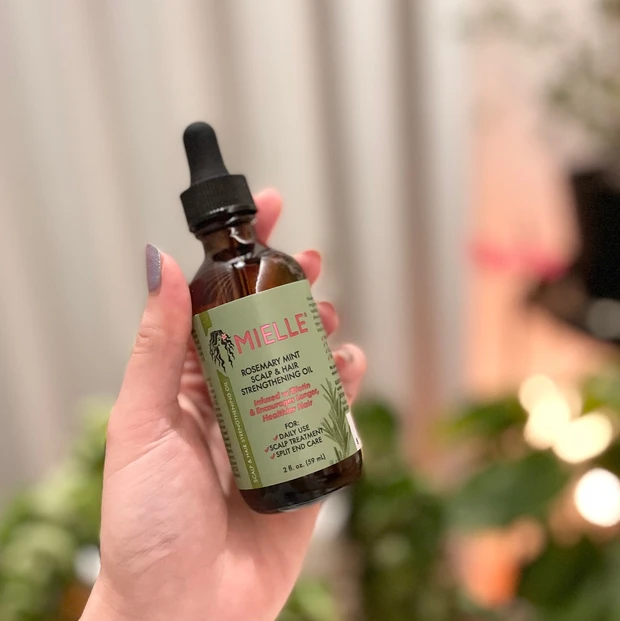 Mielle スカルプ＆ヘアストレングスニングオイル ローズマリーミント