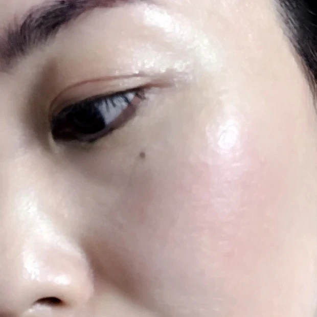 ゆかぴさん 「RMK ピュア コンプレクション ブラッシュ」07 Floating Petals フローティング ペタルズでチークメイク