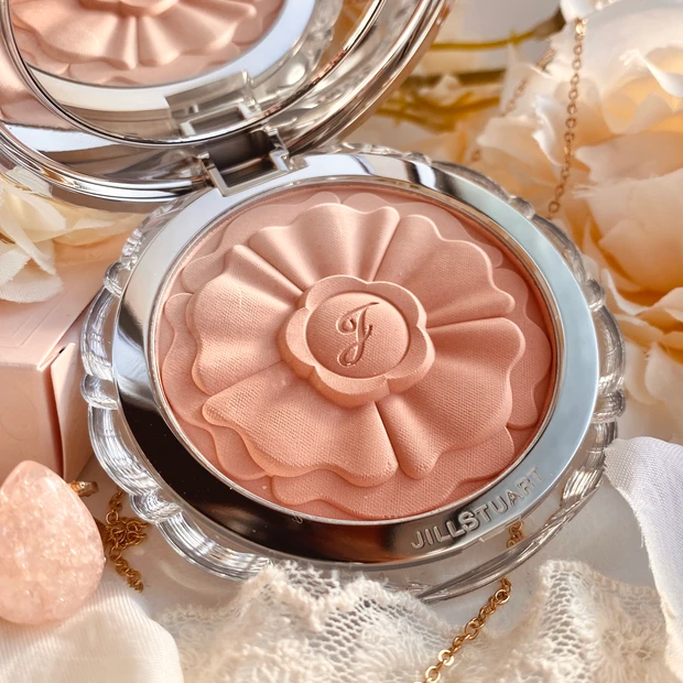 マキアインフルエンサー1年目のborotamaです！これからコスメの情報について発信していきます♡
_2