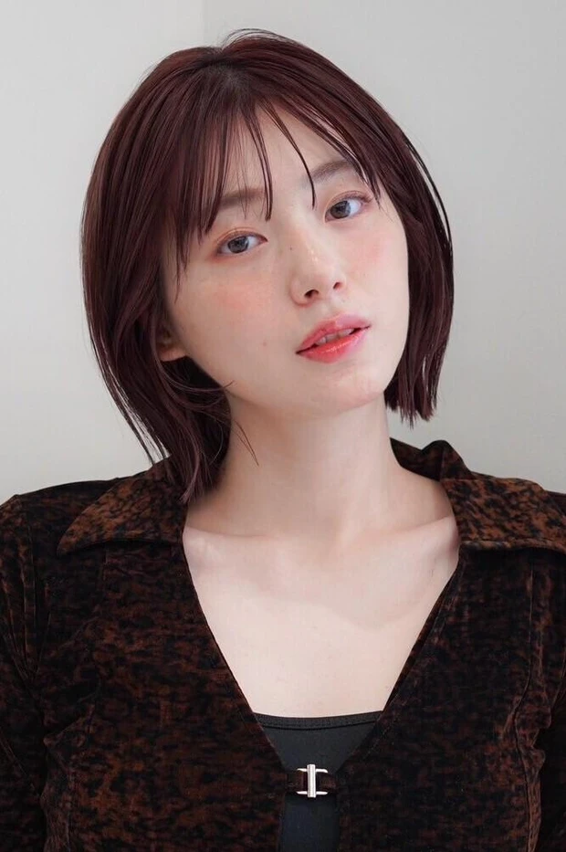 艶カラーとは ツヤカラー レッド系 大人ボブ