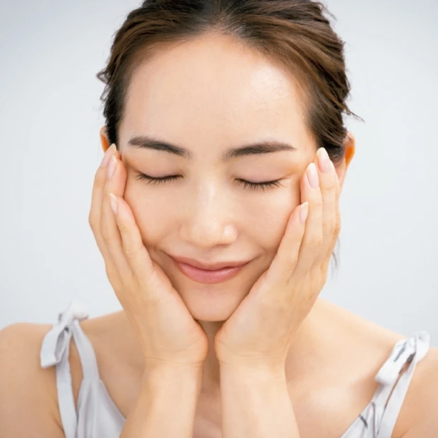 モデル・辻元 舞さんのうるおいケアを覗き見! リピ買いコスメ、時短コスメ…