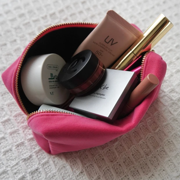 旅行　ポーチ　中身　コスメ　軽量化　持ち運び　パッキング　減らす 最小限　吊り下げ　中身　かわいい 旅好き 大人女子 Lisaeldridge リサエルドリッジ