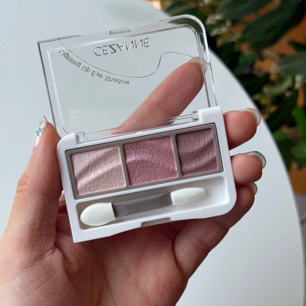 セザンヌ ライティングアップアイシャドウ 02ペタルピンク