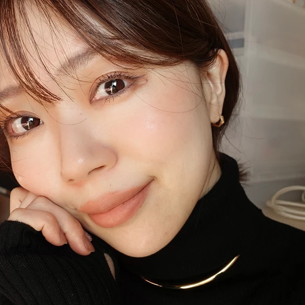 M･A･Cパウダー キス リップ + チーク ムース 951ハビットを使ったメイク写真