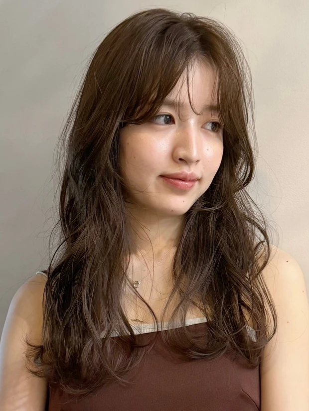 髪型 ロング ロングヘア ウェーブパーマ スタイリング簡単 サイド