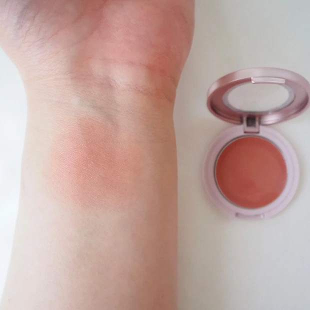 BLEND BERRY(ブレンドベリー)フェイスグロス 001 アーモンド