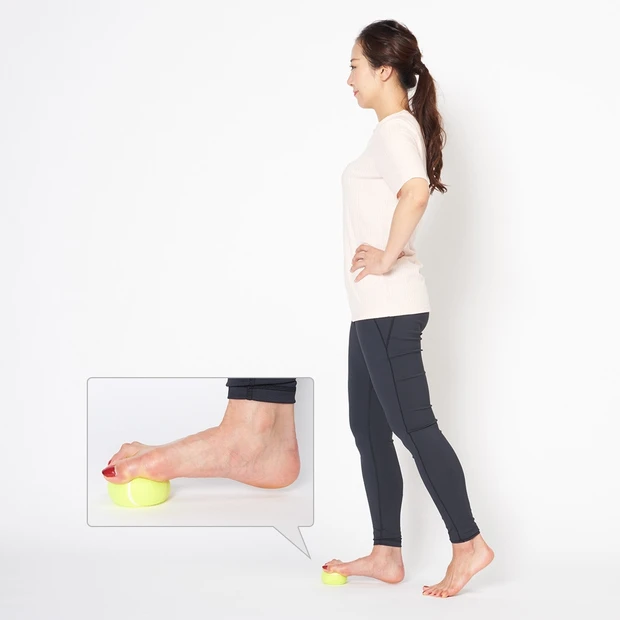 テニスボールで足裏を刺激して循環アップ！【脚のむくみ解消ストレッチSTE…
