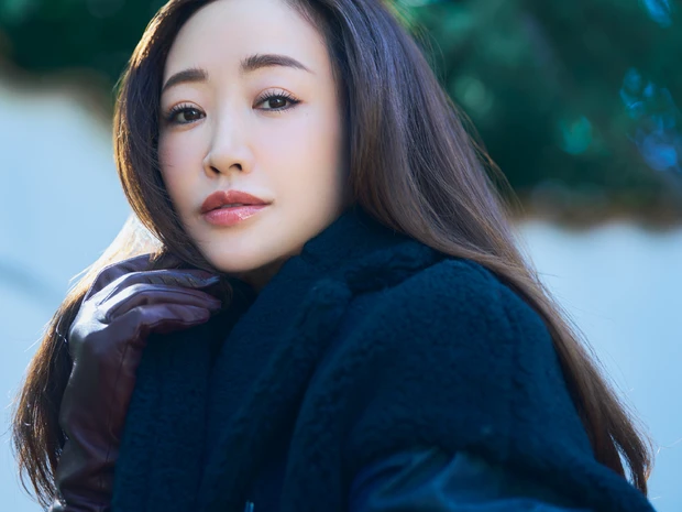 【神崎恵 リップ】fwee 3Dボリューミンググロス B06 スコッチ 70%を使用したメイク