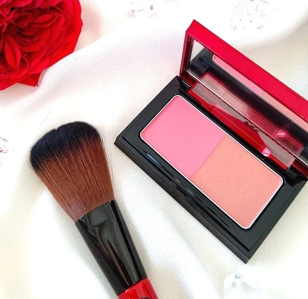 【クリスマス限定コスメ】ホリデー感満載の限定“ベリーチェック”で大人のクリスマスメイクを☆_2_1