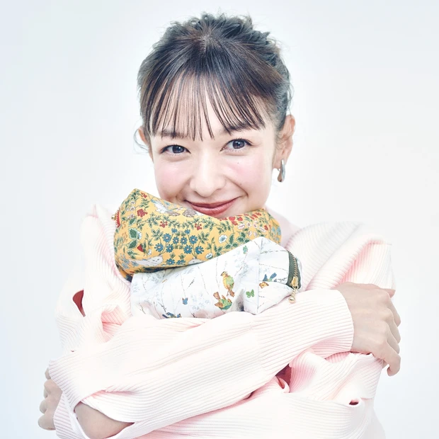 【森絵梨佳さん】初のYouTube連載がスタート！ 第1回「ポーチの中身」のハイライトをご紹介