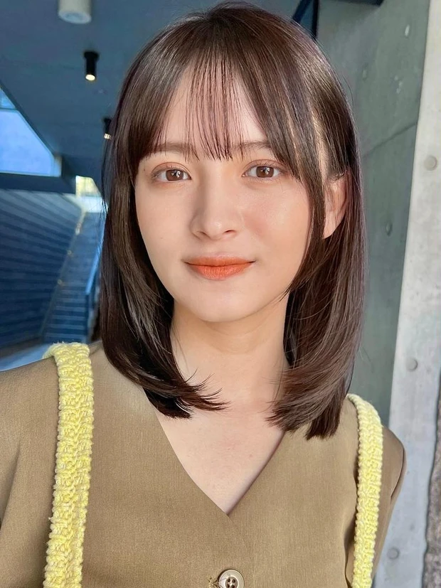 艶カラーとは ツヤカラー ベージュ　暗髪　ミディアム