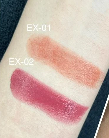 RMK_夏コスメ2024_デューイーメルト リップカラー EX-01／EX-02_スウォッチ