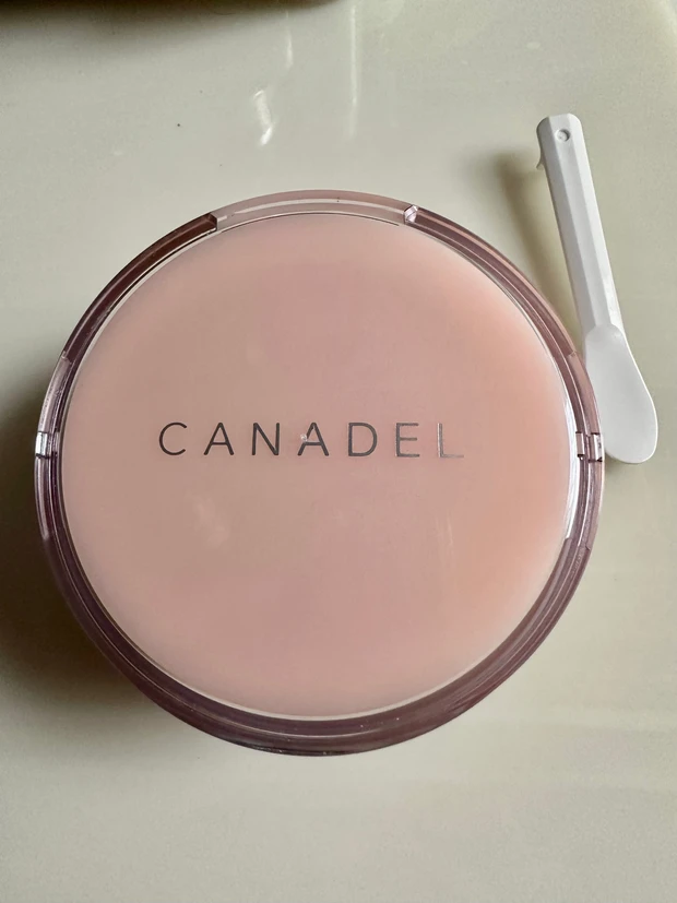 気の利いたスパテュラが嬉しい。医薬部外品となったカナデル プレミアリフト_1_1