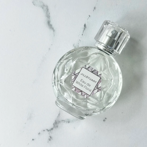 オード ホワイトフローラル / ジルスチュアート