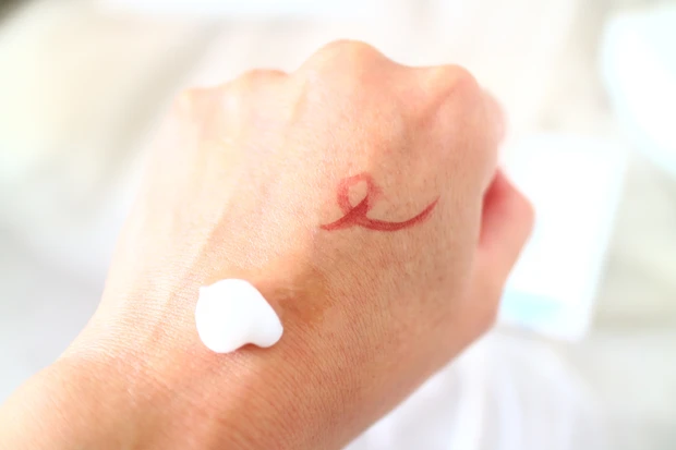 \皮膚科学研究から生まれたスキンケア/【iniks イニクス】敏感肌&乾燥肌のための低刺激処方のマスクにつきにくいファンデーション_5_1