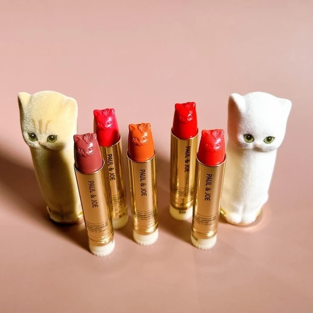 【猫コスメ2022】ポール & ジョー_ポール & ジョー アニバーサリー リップスティックとケース2