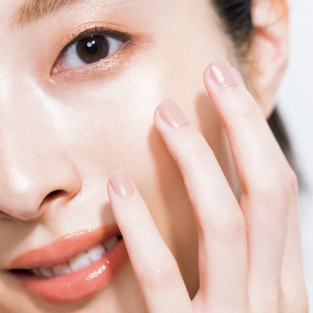 手はきれいを引き出す相棒！ 優しい“ピアノタッチ”で血行を促進