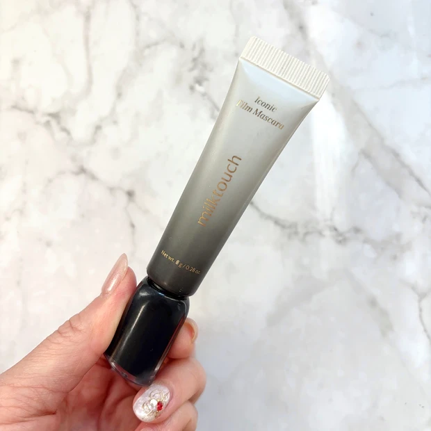 小嶋陽菜が愛用する「milktouch　アイコニックフィルムマスカラ」