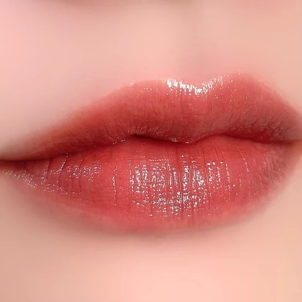 OPERA(オペラ) リップティントN 16 シアーブラウン 塗布