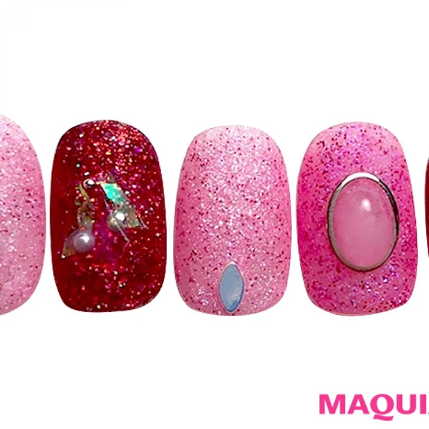 カラフルなスイーツみたいに、ポップな「ミレニアルピンク×レッド」ネイル