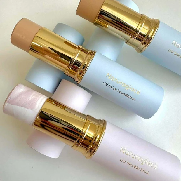 ナチュラグラッセからUVファンデ＆マーブルスティック登場！ かわいい見た目にも注目【夏コスメ2025】