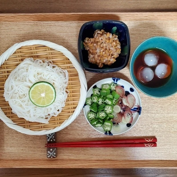 【夏バテ予防・解消におすすめの簡単レシピ】夏野菜のネバネバそうめん
