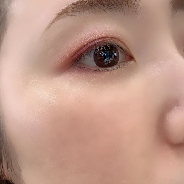 カウンターメイクでチークとハイライトを合わせた顔全体