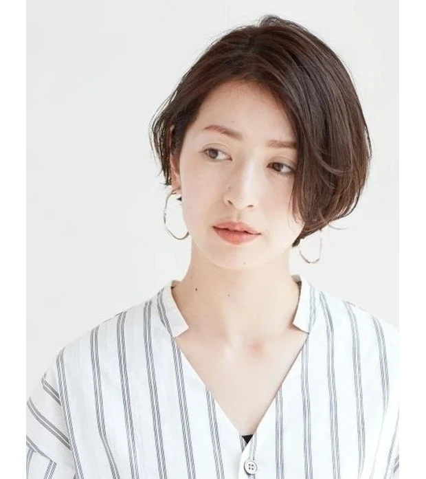 ZACCの髪型・ヘアスタイルまとめ_40代・50代に似合う、大人フェミニンな小顔ショートボブスタイル